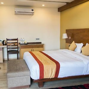Retro Hotel And Spa